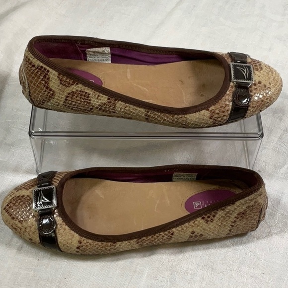 Sperry Snake Skin Leather Flat, Size 8 - Picture 4 of 16